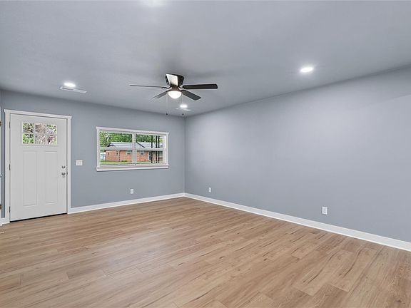3rd image of 903 White Rd