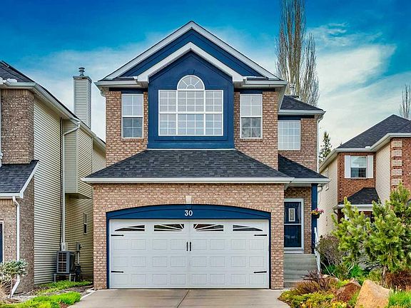 3rd image of 30 S Discovery Ridge Gdns SW