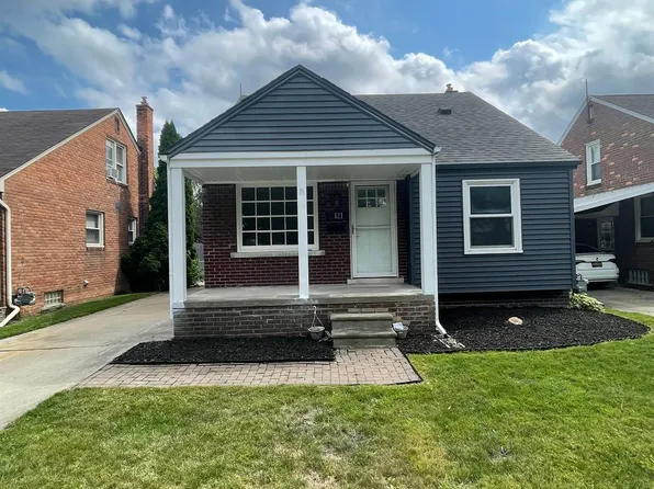 2121 Vinewood St, Wyandotte, MI 48192