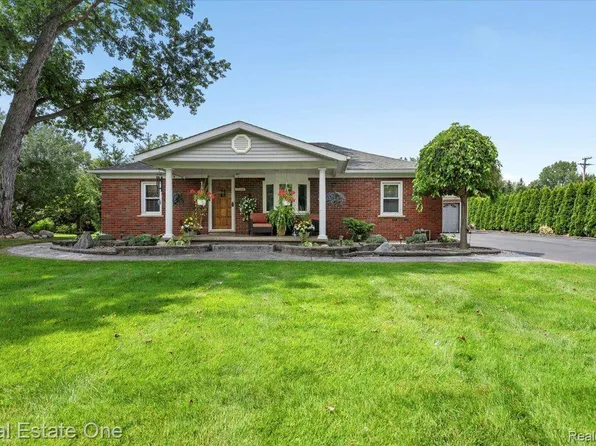 19190 Middlebelt Rd, Romulus, MI 48174