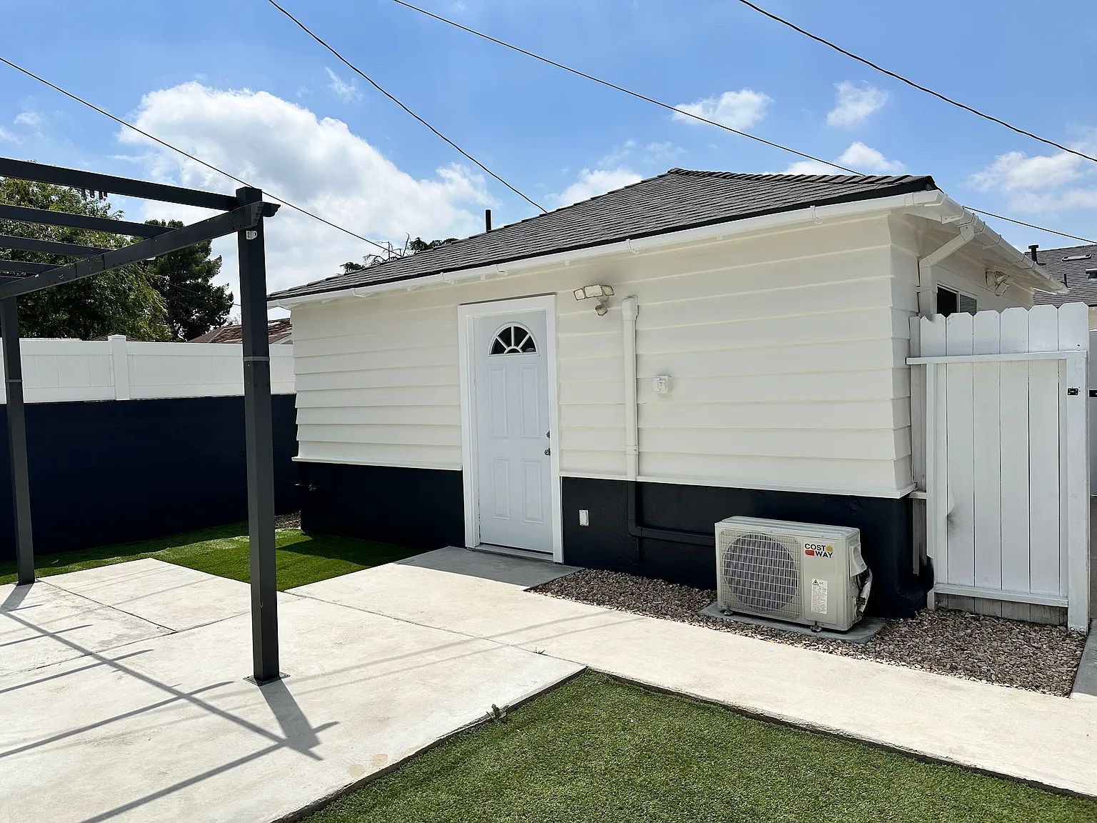 1 bed, 409 sqft, $2,100 — Photo 1