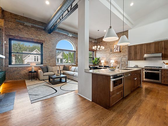 3rd image of 1117 W Barry Ave #6