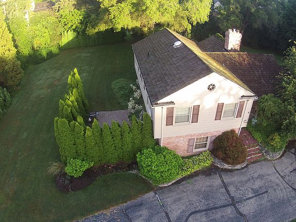 2nd image of 135 Harlan Dr