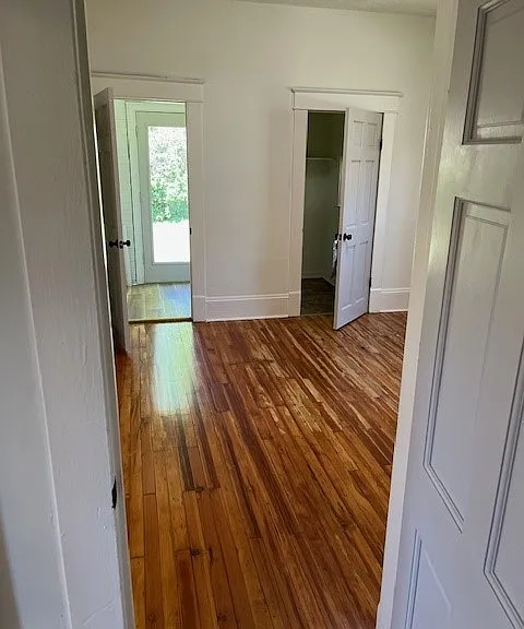 1933 Hinshaw Ave — Photo 2
