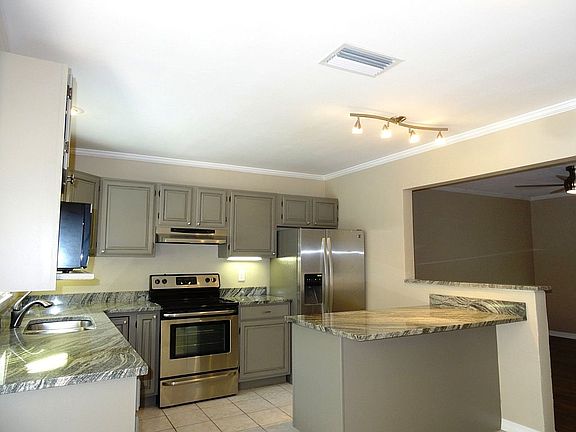 4th image of 2263 Curtis Dr S
