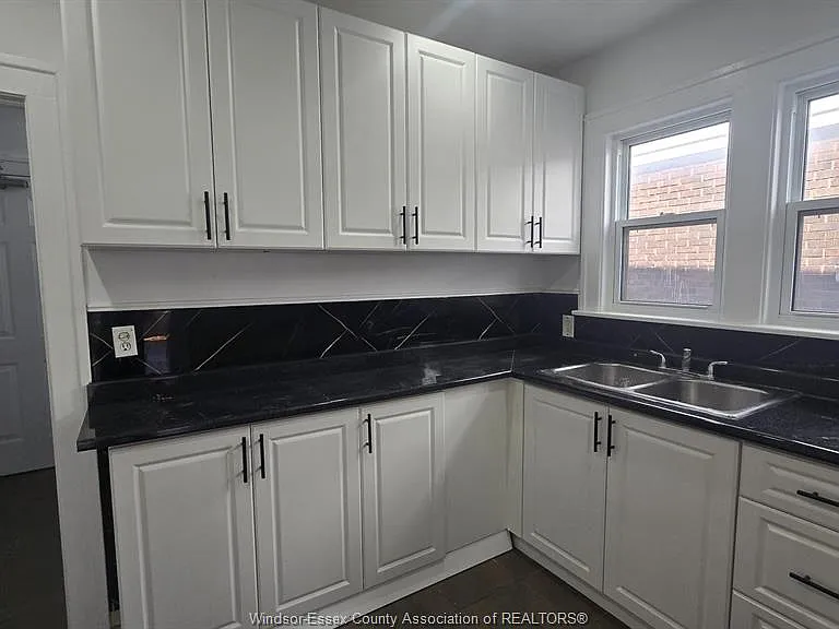 2257 Howard Ave #MAIN — Photo 10