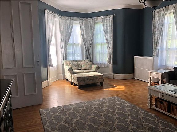 4th image of 17 Seward St