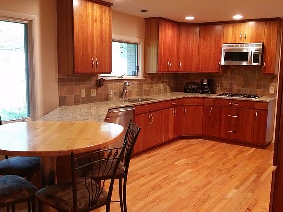 3rd image of 3004 Woodcliff Cir SE