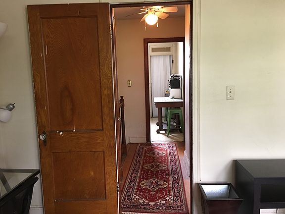 Traversing Hallway from front bedroom