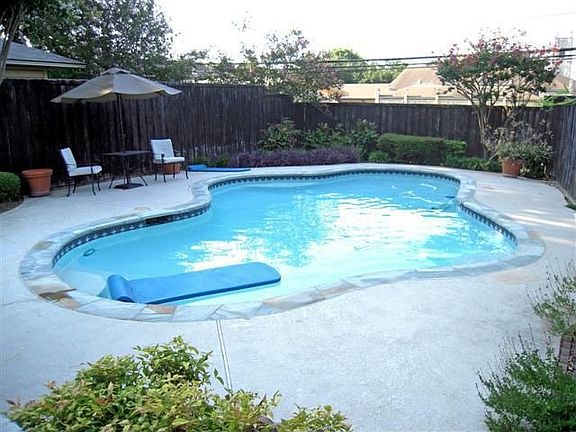 4th image of 9812 Parkford Dr