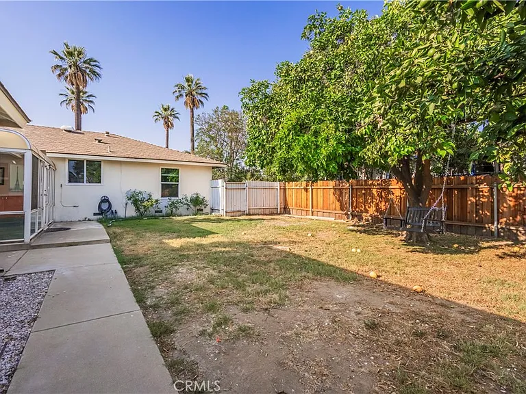 114 E Dexter St — Photo 20