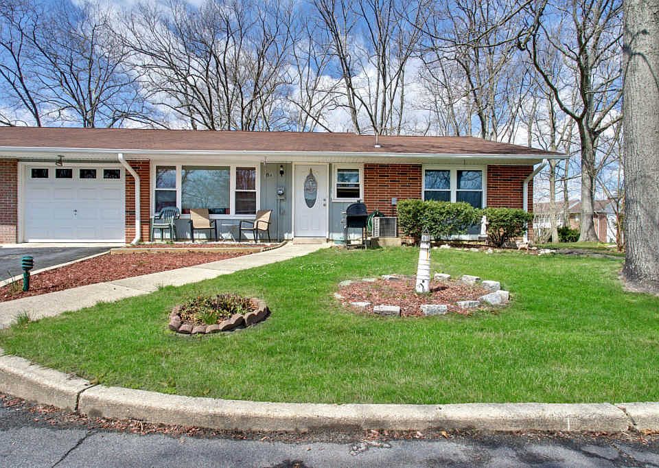 1st image of 8A Buckingham Dr #1001