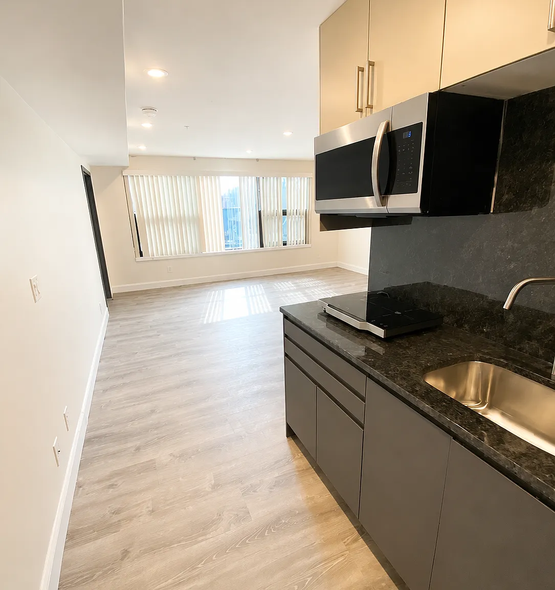 Studio, 450 sqft, $2,500 — Photo 2