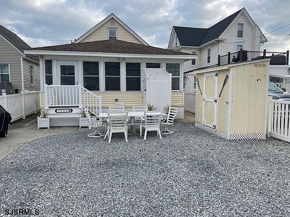 2nd image of 1552 West Ave