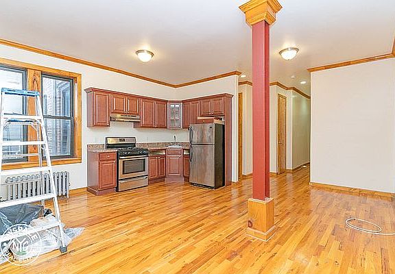 4th image of 281 Crown St #E9