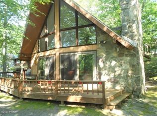 101 Rimrock Ln, Hawley, PA 18428