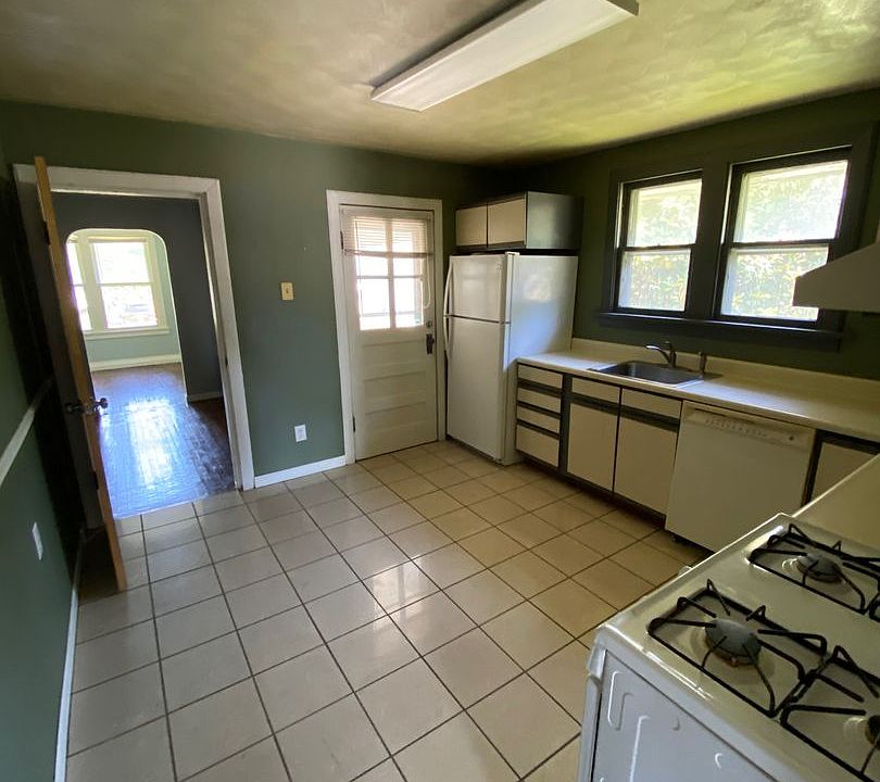 1st image of 4075 Bowen St