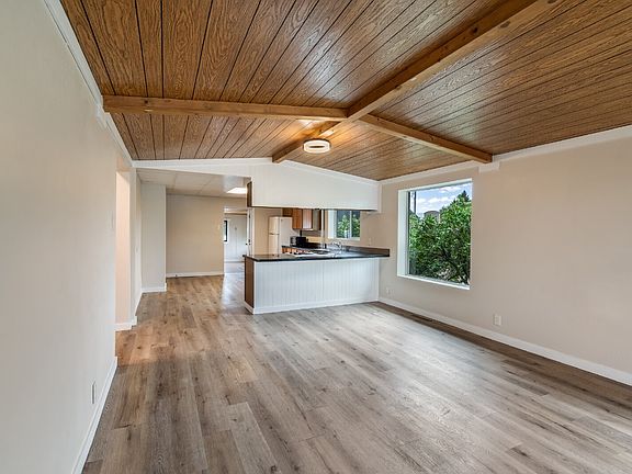 4th image of 306 Mill St