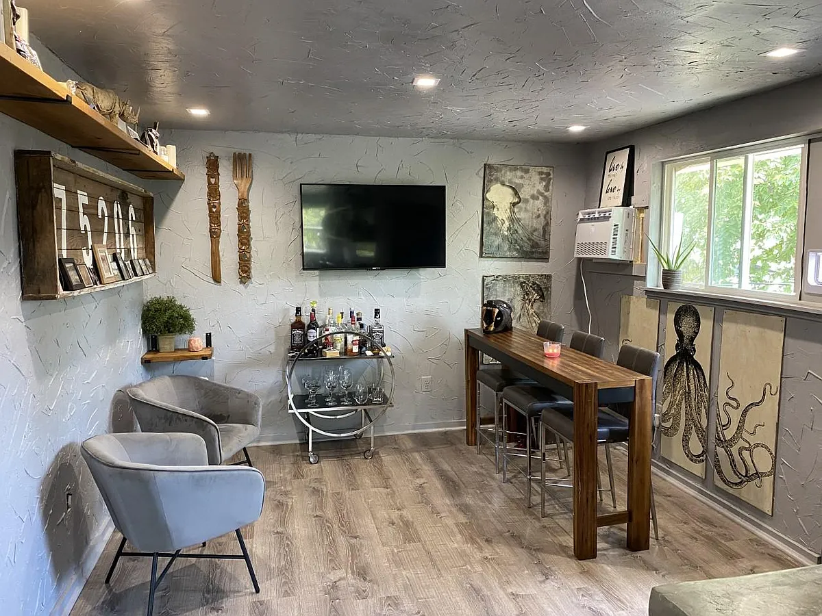 Building Photo - 2019 McMillan Ave #2
