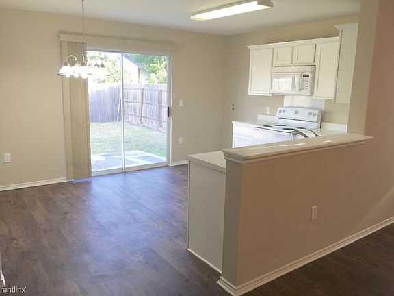 3rd image of 6807 Walnut Valley Dr