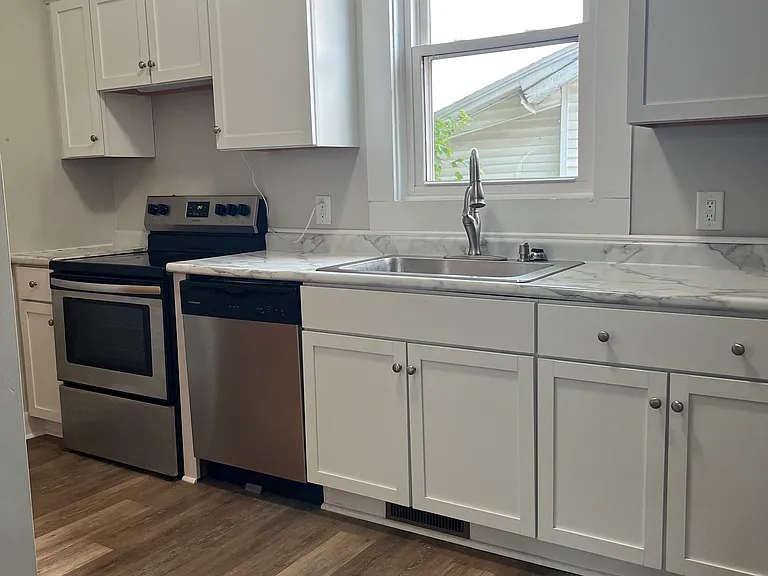 141 S Main St — Photo 5