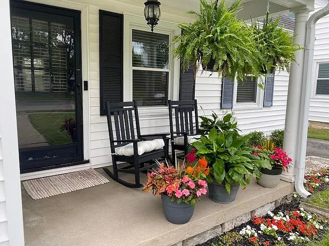 1616 Courtney Avenue — Photo 3