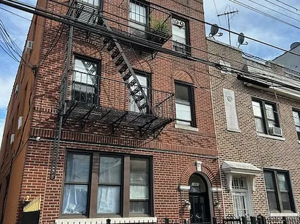 34-41 9th St #1, Astoria, NY 11106