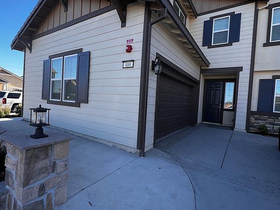 2nd image of 400 Wren Ln