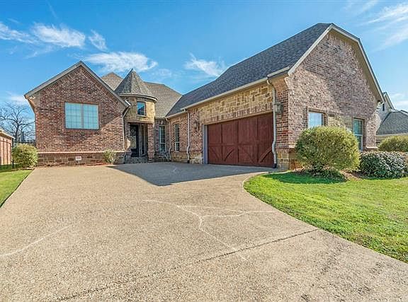 2nd image of 2734 Fountainview Blvd
