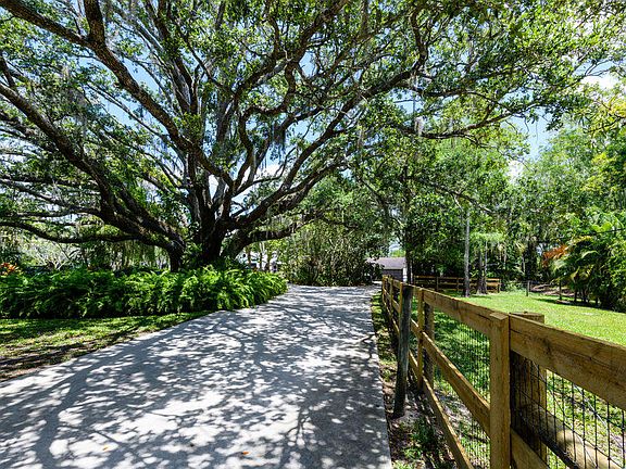 5th image of 12856 Arrowwood Drive