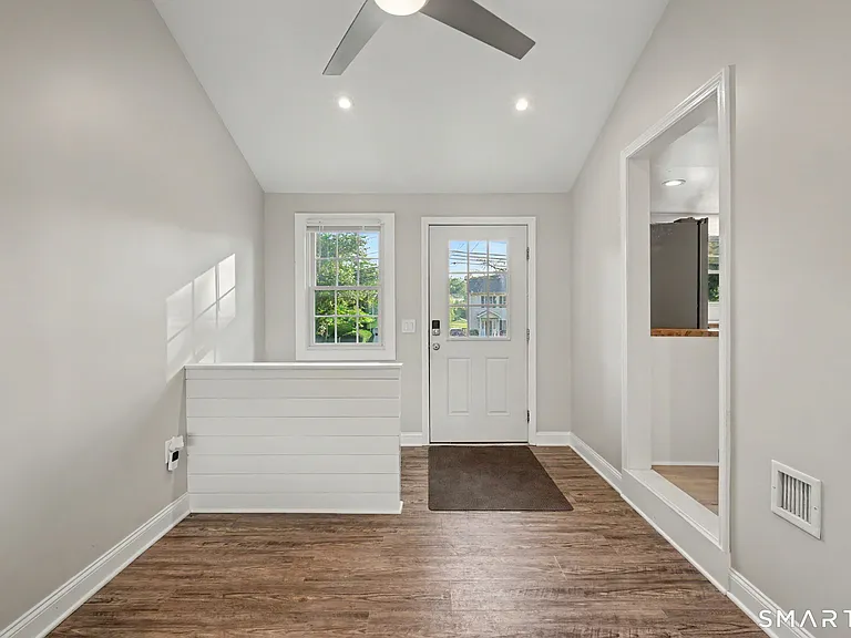 142 N Taylor Ave — Photo 15