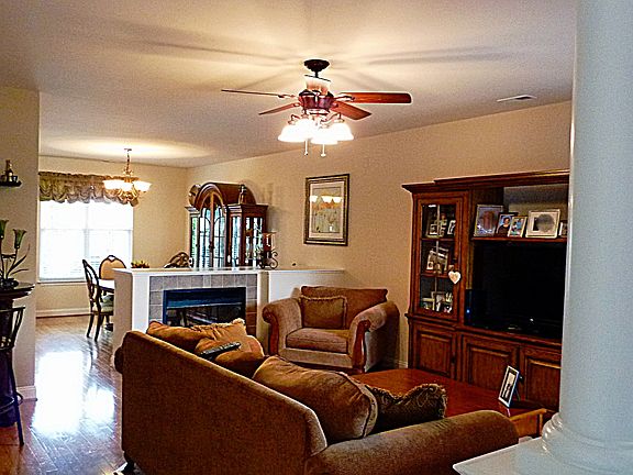 5th image of 925 Ashworth Dr #17B