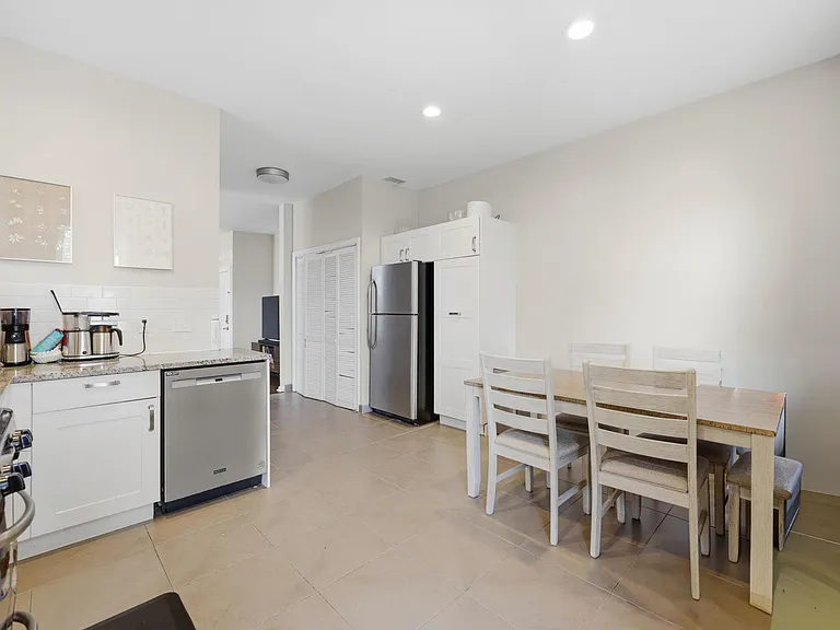 935 Summit Ave #2 — Photo 5