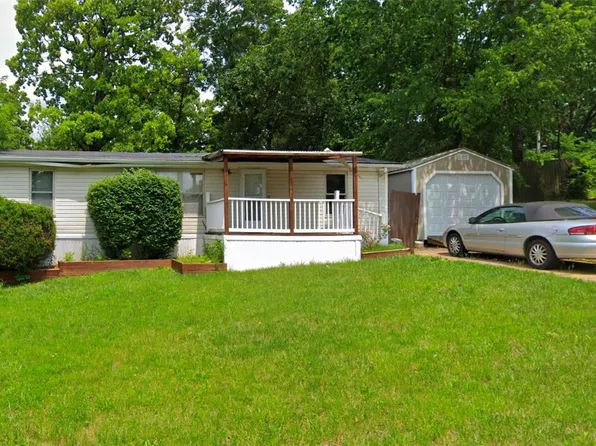 887 Thousand Pines Dr, Fenton, MO 63026