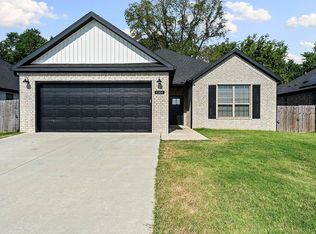 1301 Leslie St, Bentonville, AR 72713