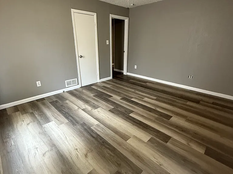 2028 Glenda Ave — Photo 7