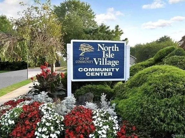 37 El Camino Ct #37, Coram, NY 11727