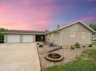 350 W Maple St, Edgerton, MN 56128