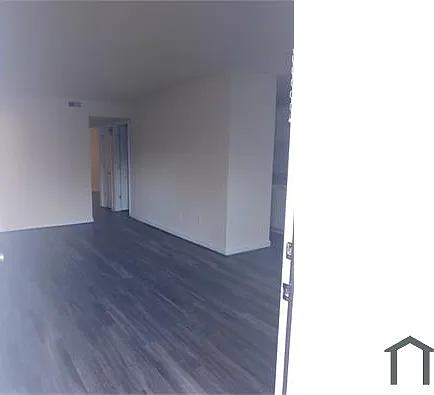 1245 Nelson St — Photo 10