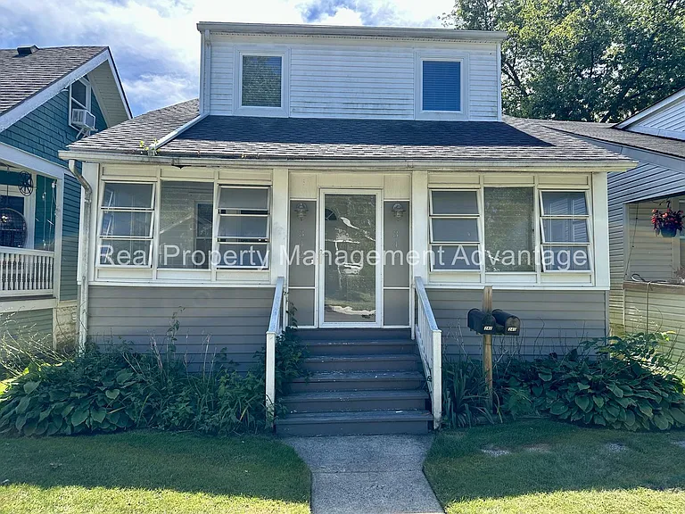 340 E. Cambourne. — Photo 2