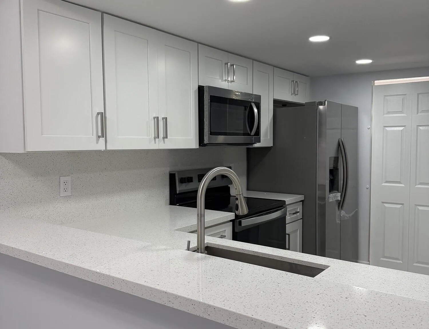 3 bed, 2.0 bath, 1323 sqft, $3,000 — Photo 3