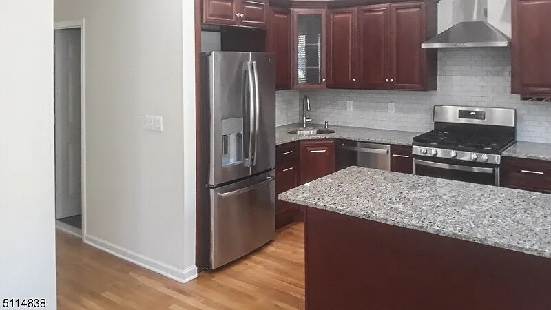 2 bed, 1.5 bath, 1200 sqft, $2,450 — Photo 3