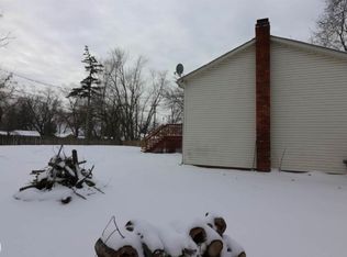 2840 Jackson Blvd, Highland, MI