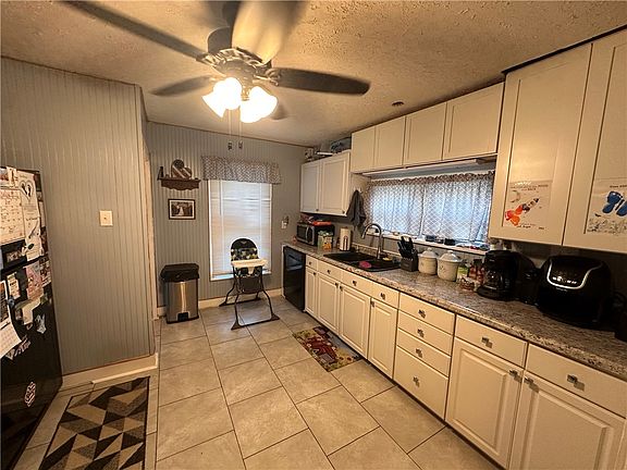 5th image of 516 Clark St