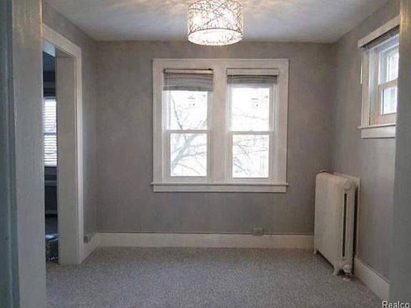 5th image of 315 W 6th St APT 5