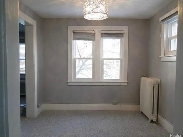 315 W 6th St #5 — Photo 5