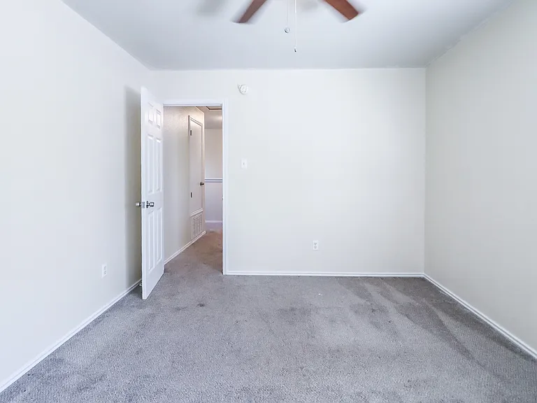 404 Jennifer Cir — Photo 30