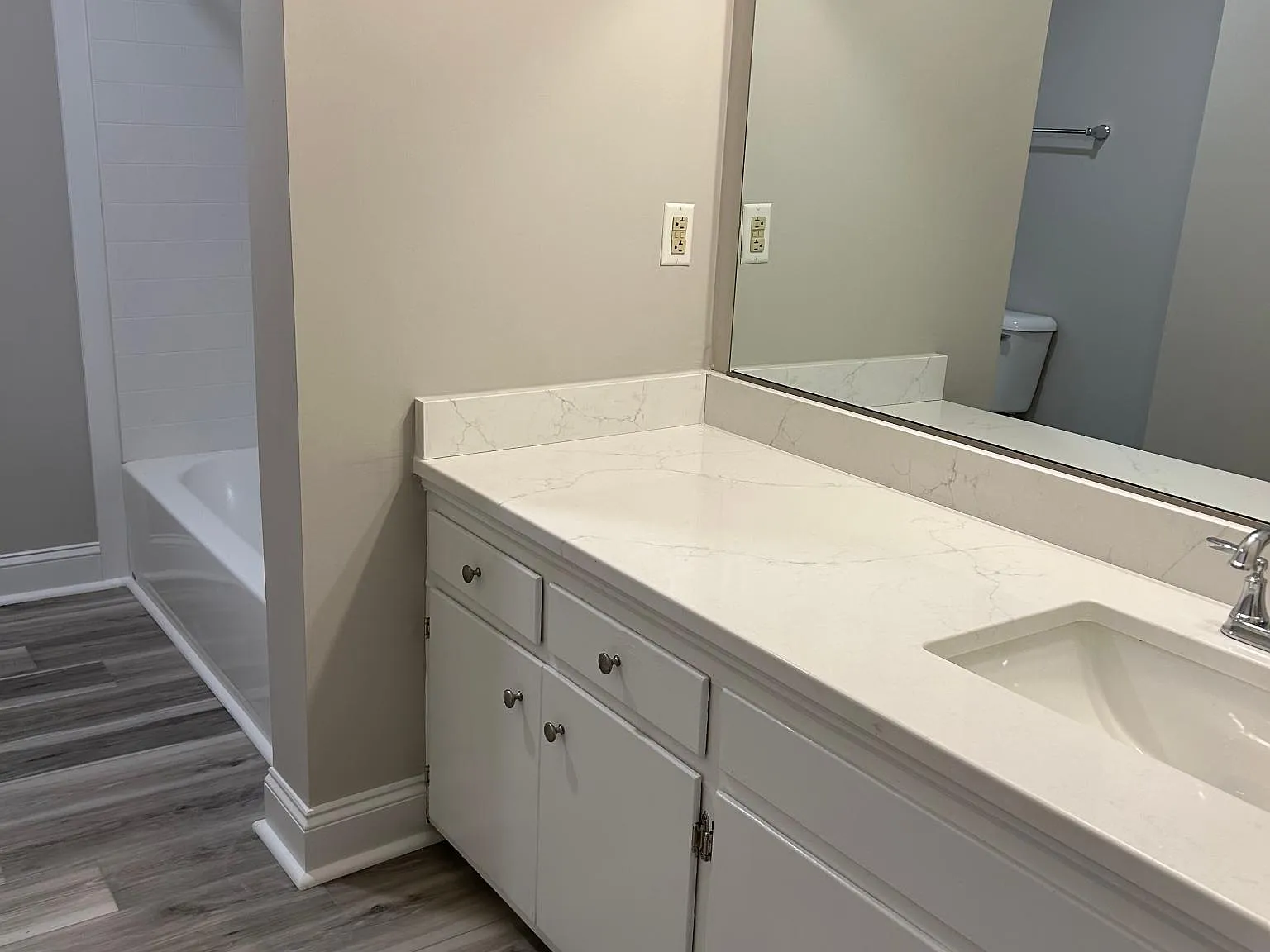 2 bed, 1.5 bath, 1307 sqft, $1,650 — Photo 3