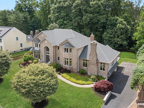 4th image of 527 Lydia Ln