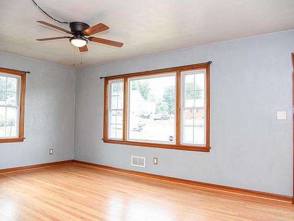 3rd image of 459 Fleming Ave NE